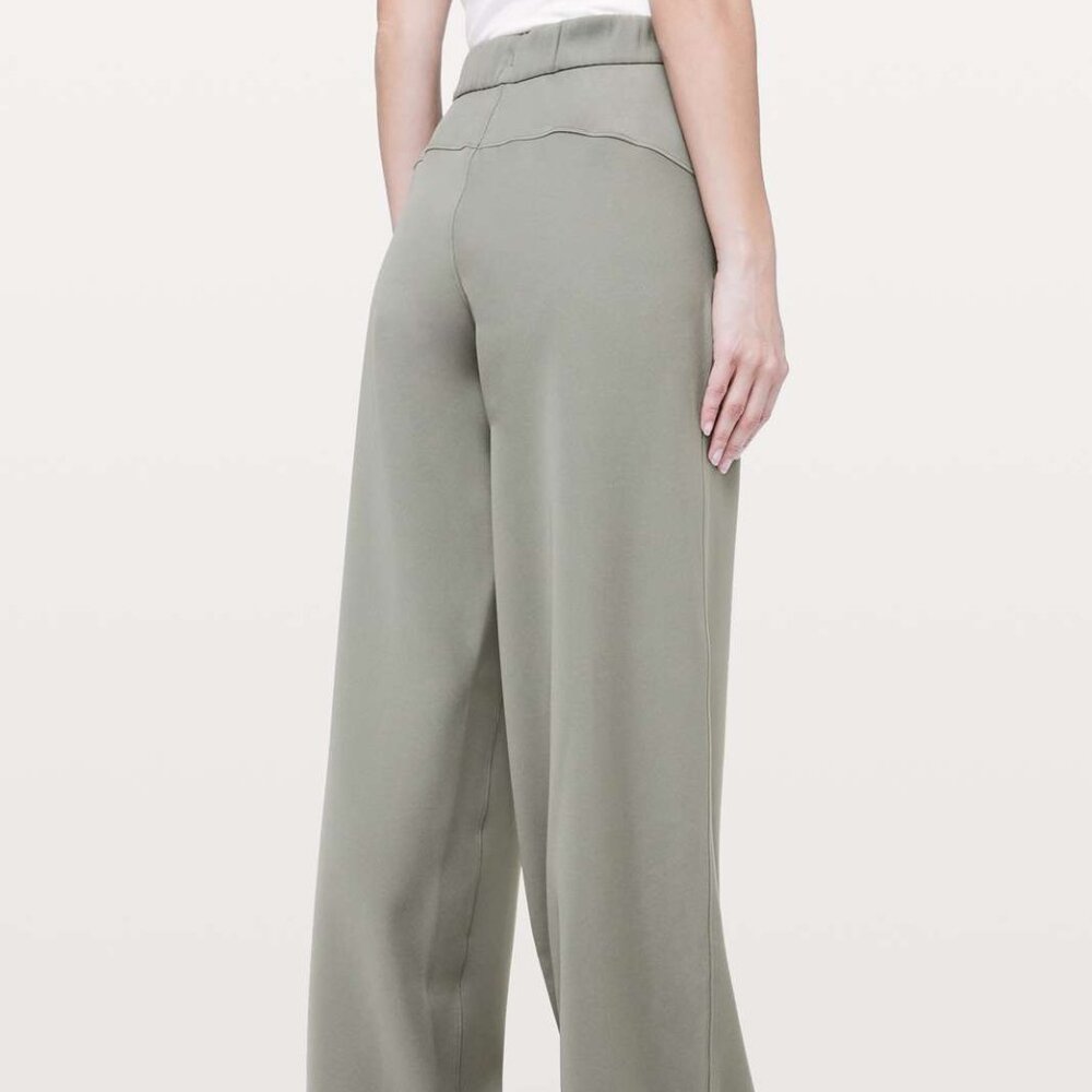 NEW Lululemon On The Fly Pant *Wide Leg Woven 31.5" Grey Sage size 8 - Picture 5 of 8